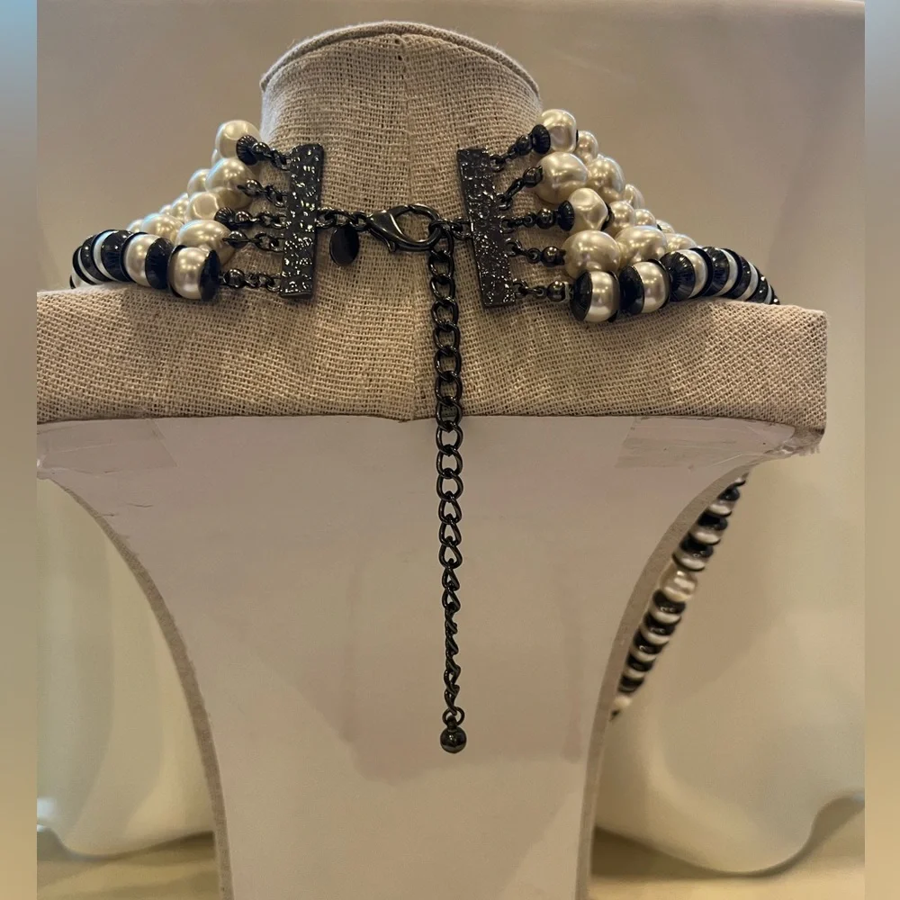 5 Strand Pearl Choker - Picture 3 of 16